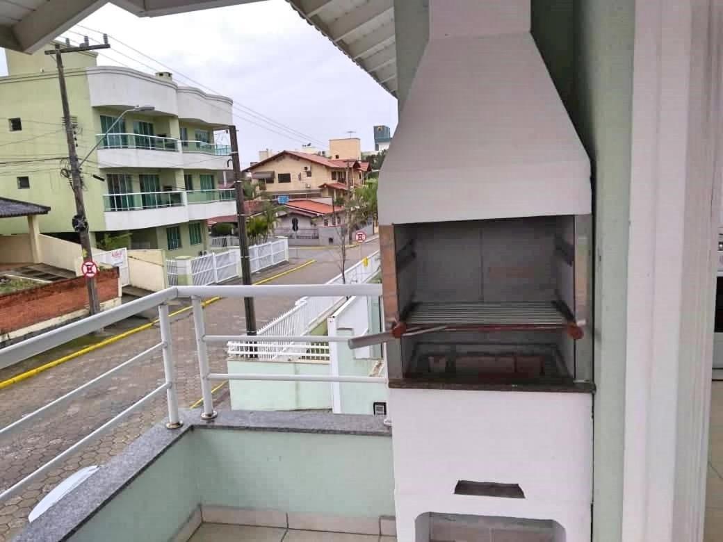 ボンビーニャスAp 1 Dorm - Res Ilha Das Gales - Ate 4 Pessoasアパートメント エクステリア 写真
